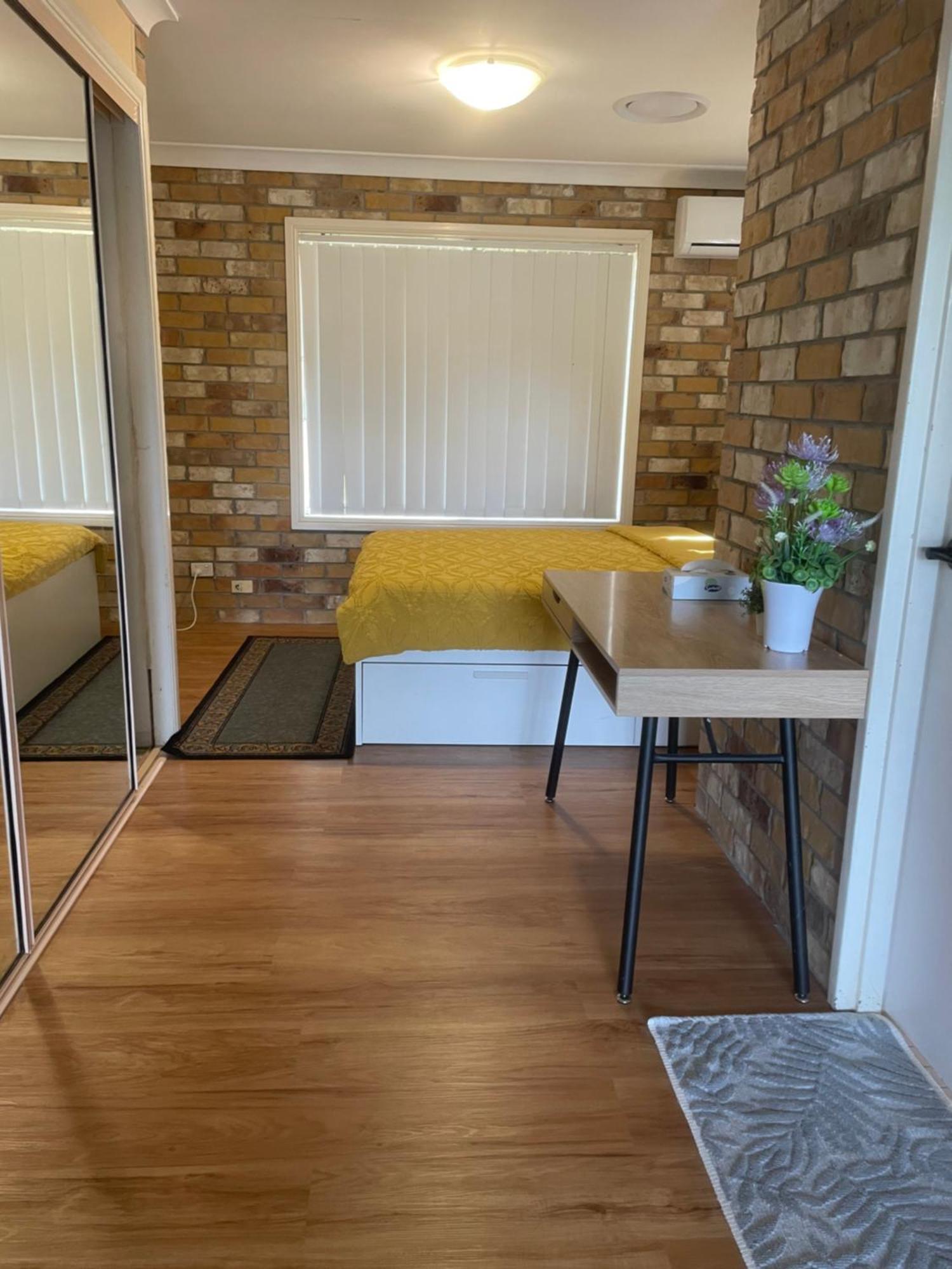 Spacious Studio Unit Rochedale South Екстериор снимка