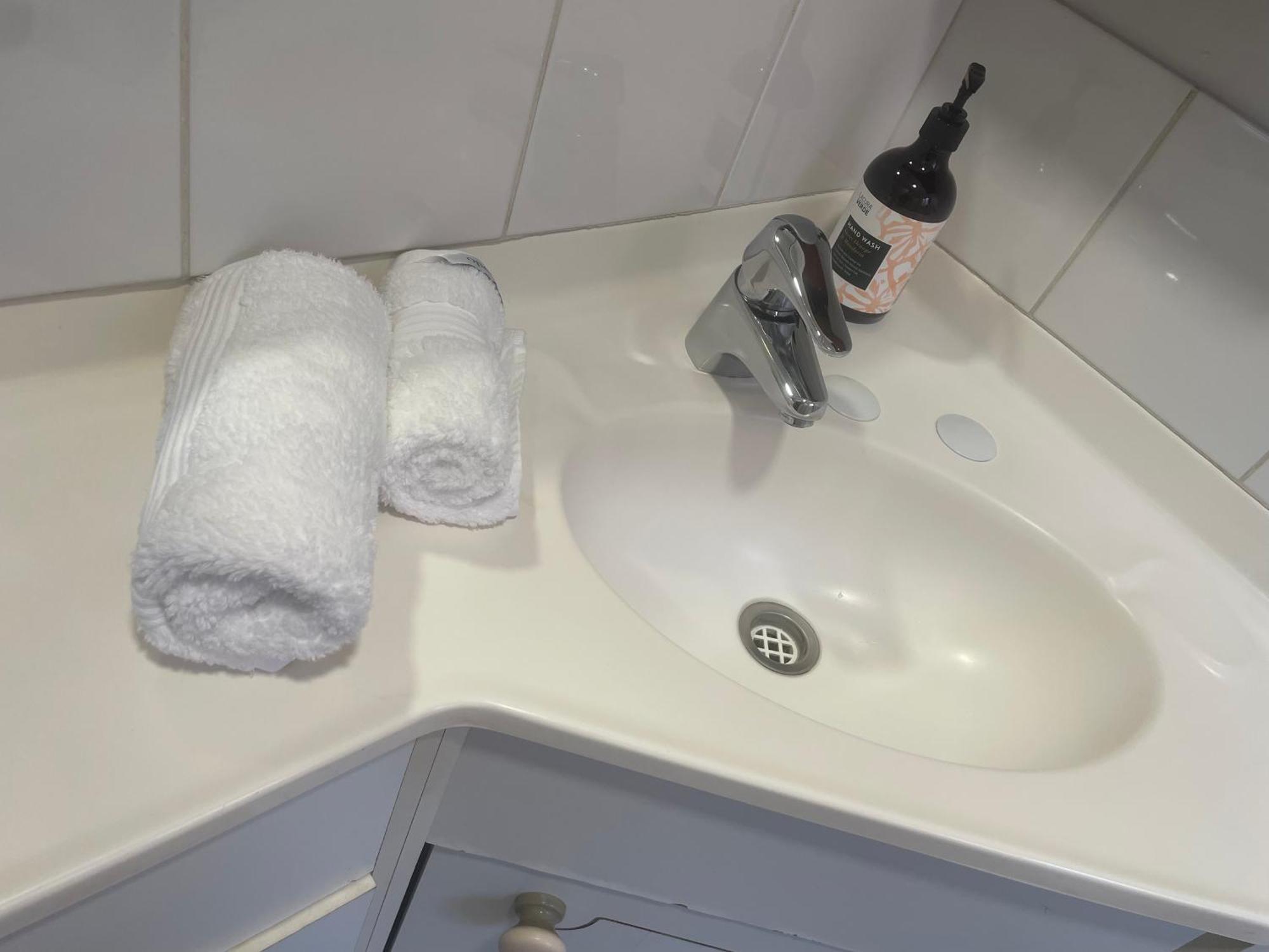 Spacious Studio Unit Rochedale South Екстериор снимка
